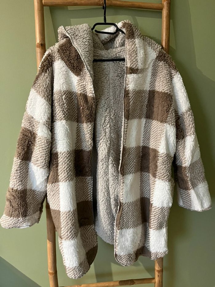 Veste en fausse fourrure à carreaux beige et blanc - Taille M