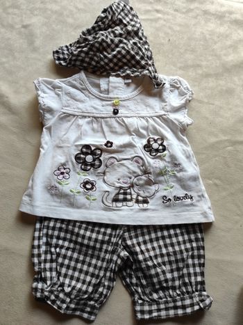 Ensemble pantalon tee shirt et fichu