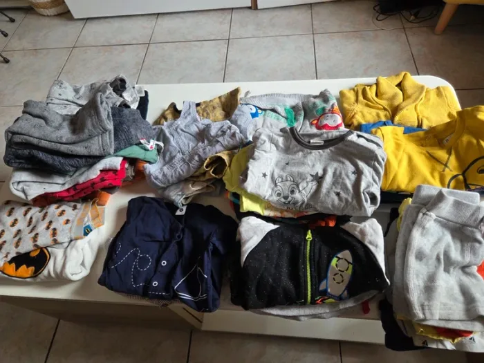 Lot +45 vêtements 1 an garçon