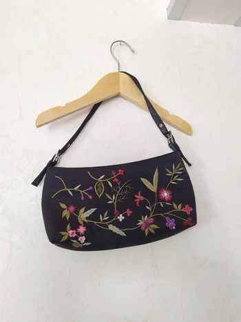 sac à main pochette, noir, fleurs brodées, court