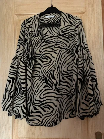 Blouse taupe imprimé zébré, taille May L