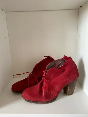 Bottines rouges en cuir nubuck 36