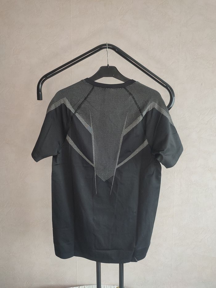 T-SHIRT Gymshark Onyx 5.0 - photo numéro 2