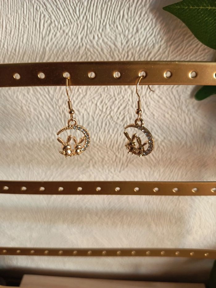 Boucles d’oreilles pendantes – Lune & lapins dorés - photo numéro 4
