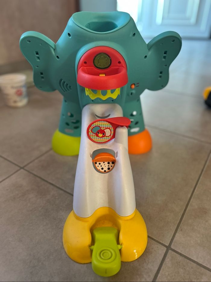 Éléphant avec balles - photo numéro 5