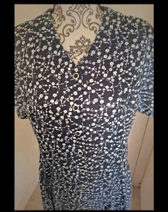 Robe bleu nuit ou robe de grand-mère
