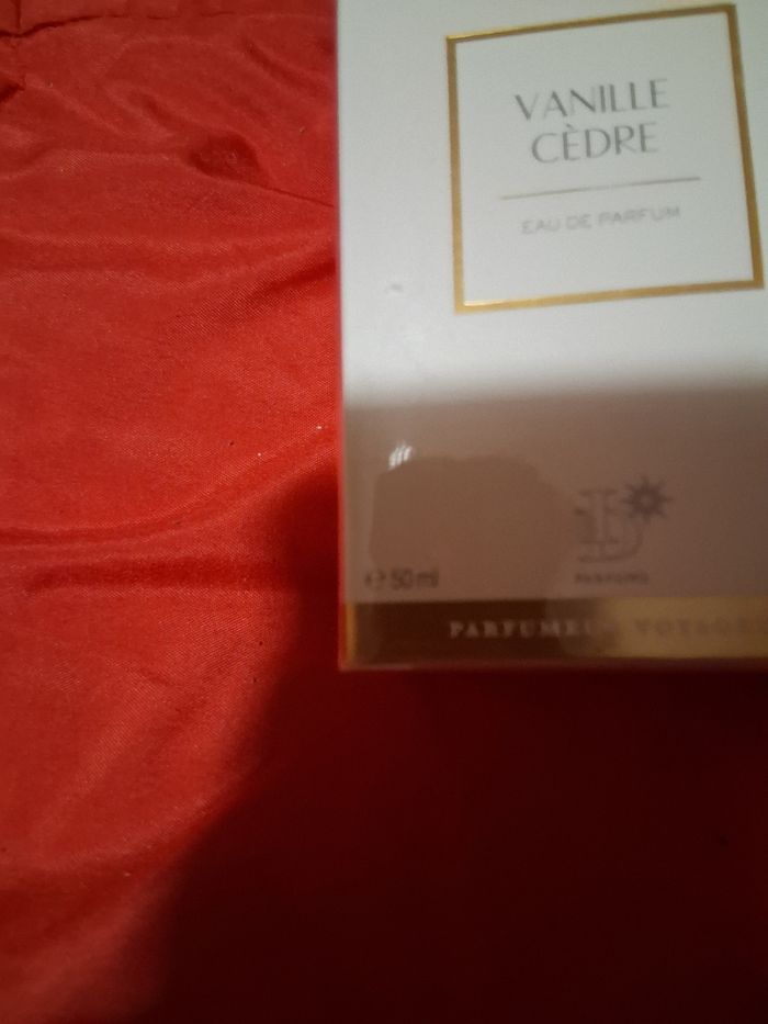 Parfum vanille cedre neuf - photo numéro 2