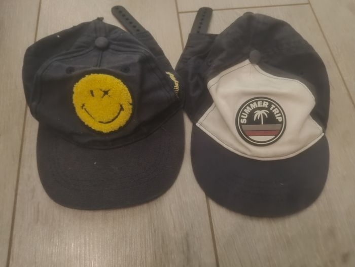 Vends 2 casquette en bon état 3-4 ans
