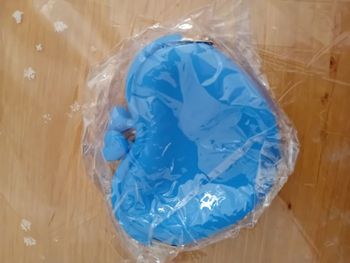 MINI PORTE MONNAIE EN SILICONE COULEUR BLEU NEUF VENDU DANS SON EMBALLAGE.