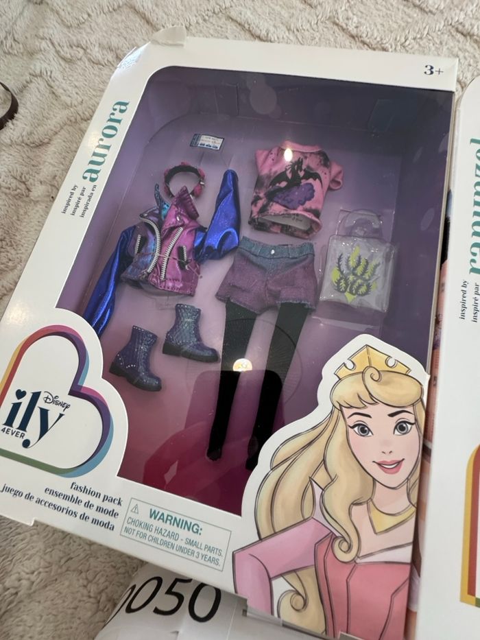 Lot 5 boites de vêtements princesse Disney poupée neufs - photo numéro 2