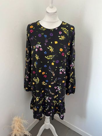 Robe noire à fleurs Zara L