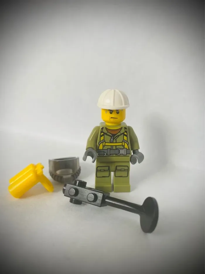 Minifigurine LEGO City cty0682 - Explorateur Volcanique - Très bon état - photo numéro 4