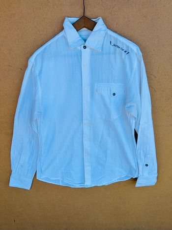 Chemise blanche à rayures blanches