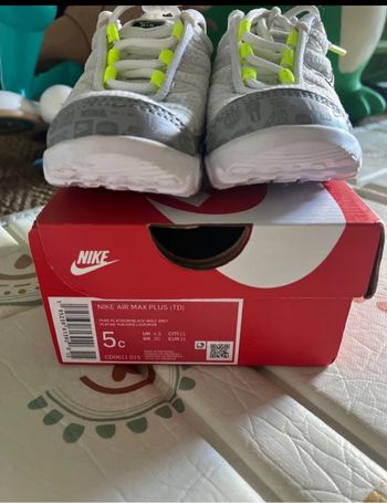 Basket Nike taille 21 neuve