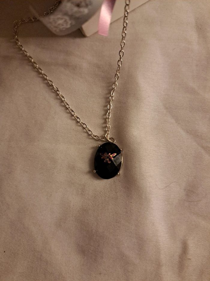 Collier acier inoxydable avec pendentif noir florale - photo numéro 2