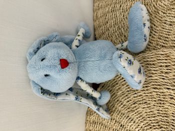 Doudou lapin bleu fleurs AUBERT