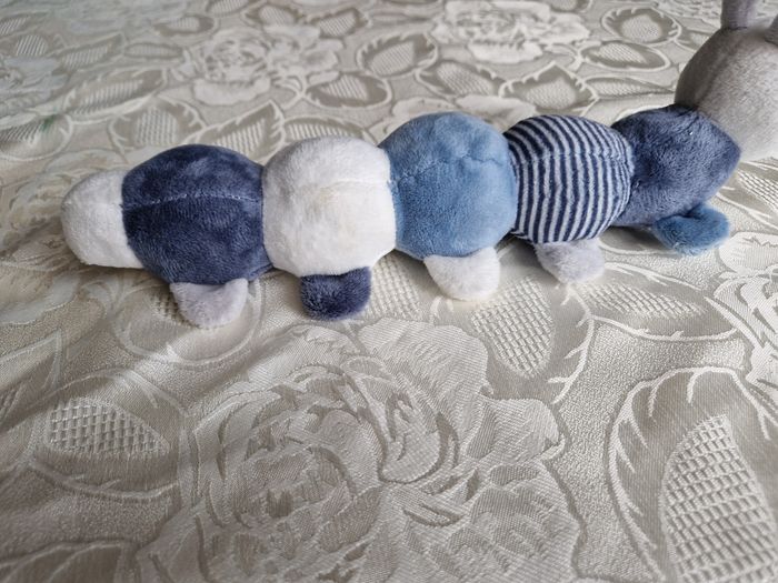 Peluche chenille Obaibi bleu et blanche - photo numéro 4
