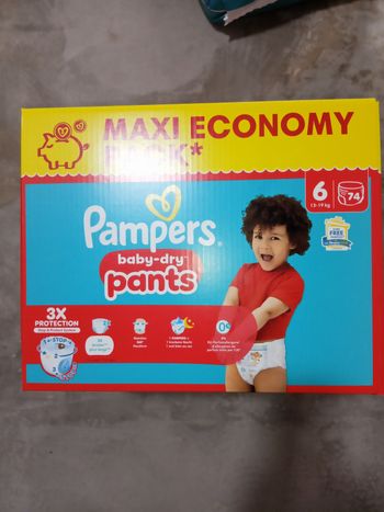 Couches Pampers culotte taille 6. 74 couches