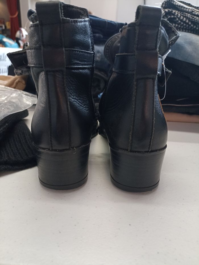Bottines noires en cuir - photo numéro 2