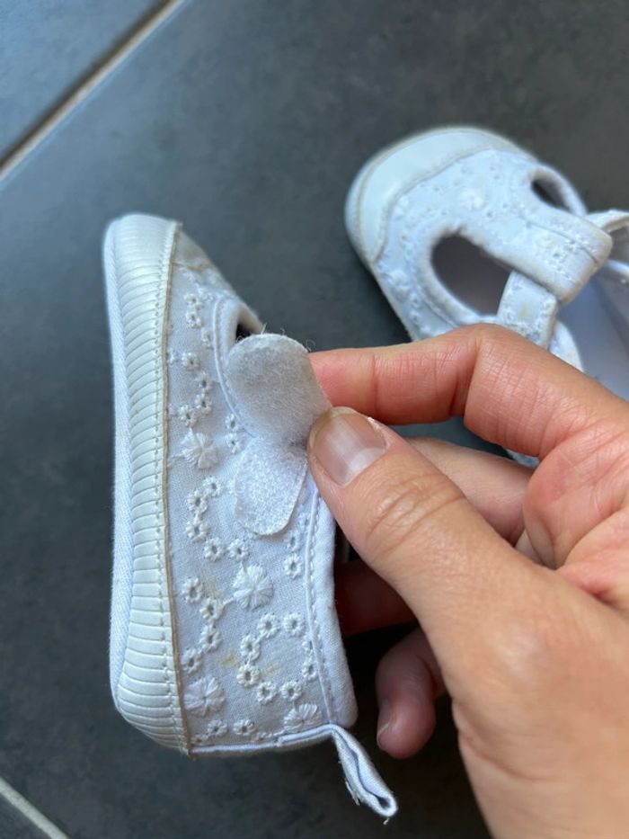 Sandales chaussons esprits baskets broderie anglaise bébé fille Kiabi - photo numéro 3