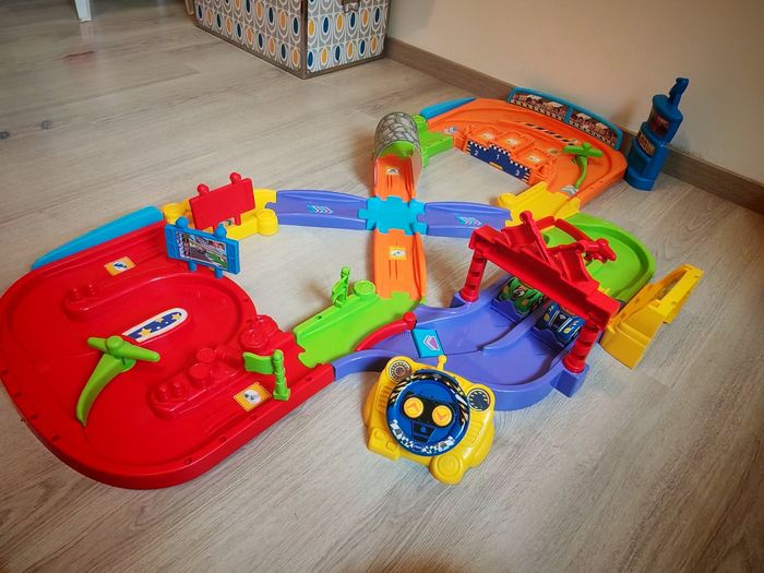 Mon premier circuit télécommandé tut tut bolide