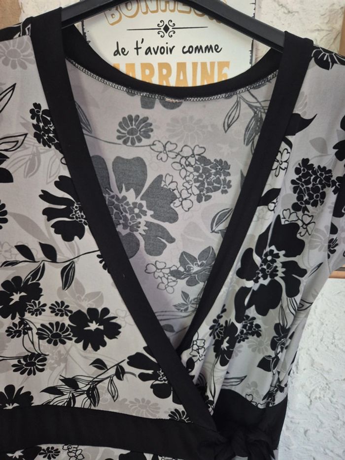 Très jolie tunique longue ou robe cache cœur à fleurs taille 44 - photo numéro 7