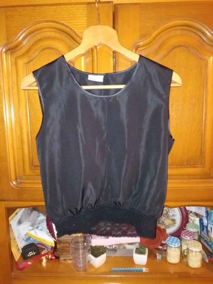 Débardeur en satin taille S 36 38 bas elastiqué dentelle