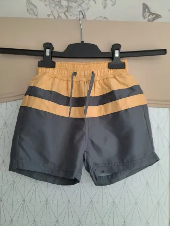 Short de bain neuf jamais porté garçon 3 ans gris jaune
