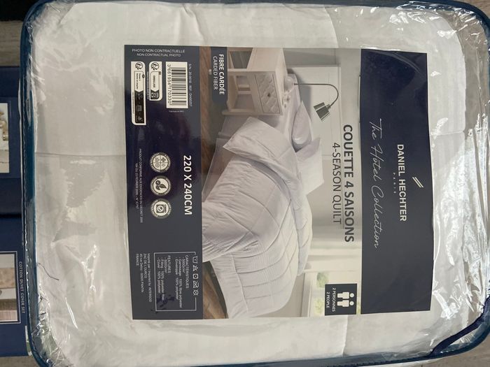 Lot de literie Daniel hechter neuf (1 couette 220/240 chaude 500gr/m2.2 oreillers Daniel hechter 60/60 neuf et 2 parures 220/240 neuf 100% coton) - photo numéro 2