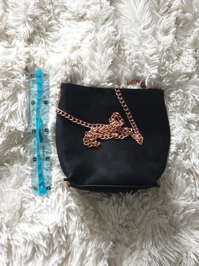 Petit sac de soirée en velours noir – Chaînette rose gold - photo numéro 2