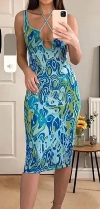 Très belle robe extensible Zara, bleu, taille L. Coupe crayon.