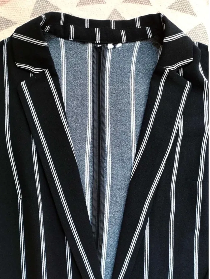 Blazer  noir  rayé  blanc  -  H&M  -  36-  Parfait  état - photo numéro 5