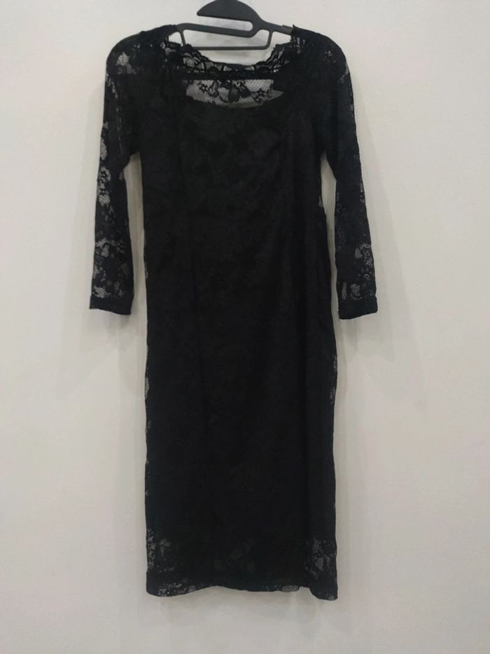 Robe en dentelle taille M (38)
