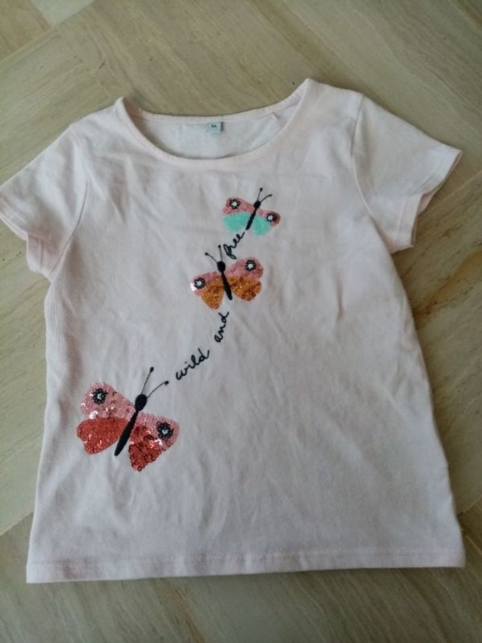 T-shirt avec papillons en sequins