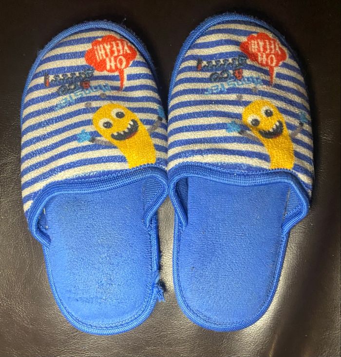 Chaussons rayés bleus et multicolores