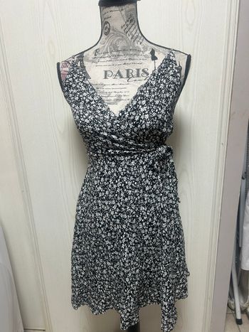joli robe jasmine noir et blanc fleuri taille M/L