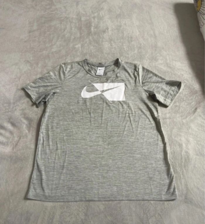 T shirt tennis Nike 14 ans