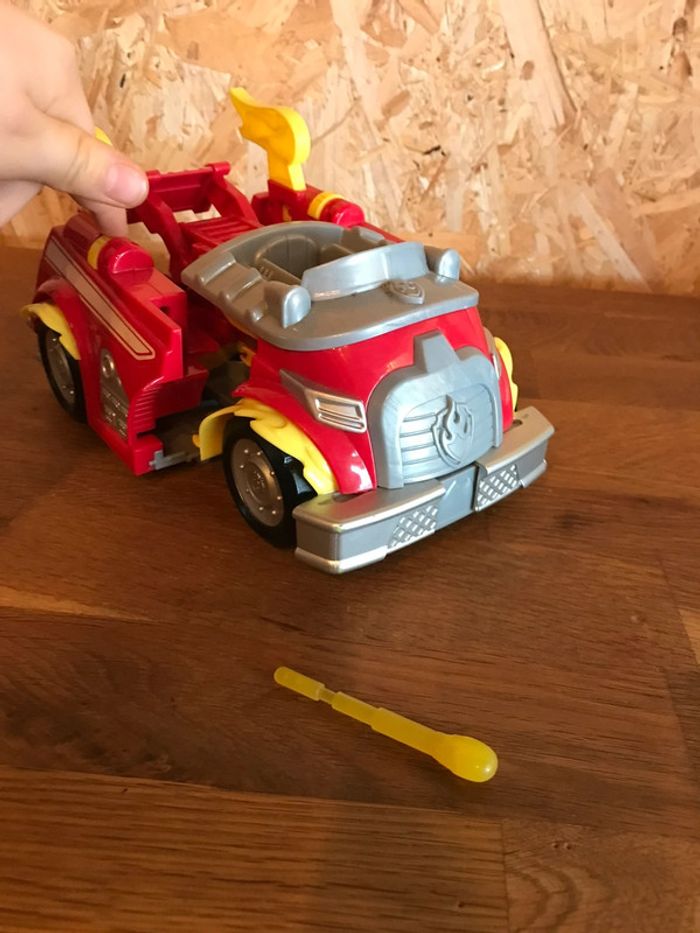 Idée Cadeau 🎁 Vehicule Transformable Super Charged Marcus Mighty Pups avec 1 personnage Marcus - photo numéro 13