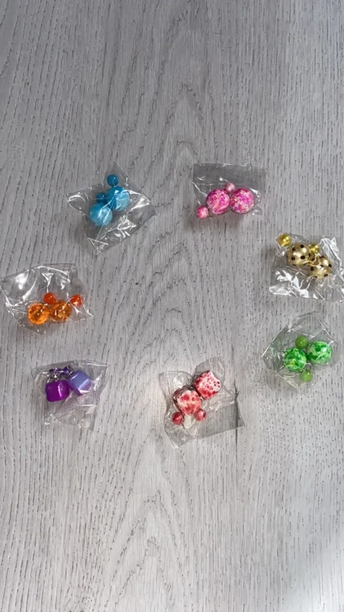 Lot de 7 paires de boucles d’oreilles neuves