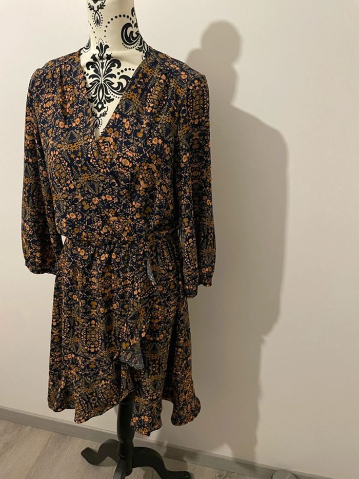 Robe manches longues col V volant bas bleu marine motifs beige orange Sarah John taille 38 - photo numéro 3