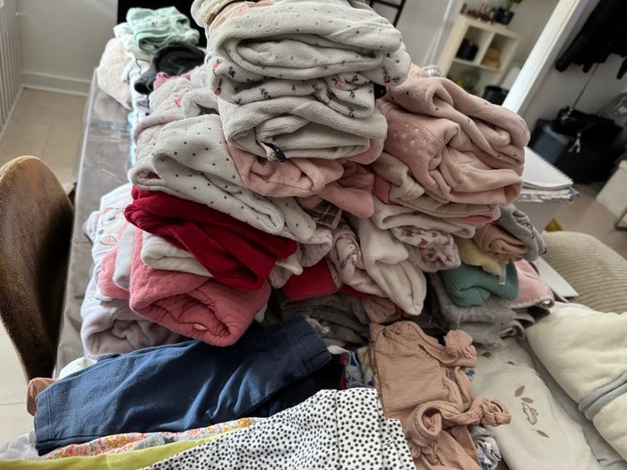 GROS LOT VÊTEMENTS BÉBÉ FILLE - photo numéro 2