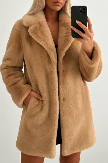 🩷 Manteau en fausse fourrure synthétique camel effet brillant
taille Xs.