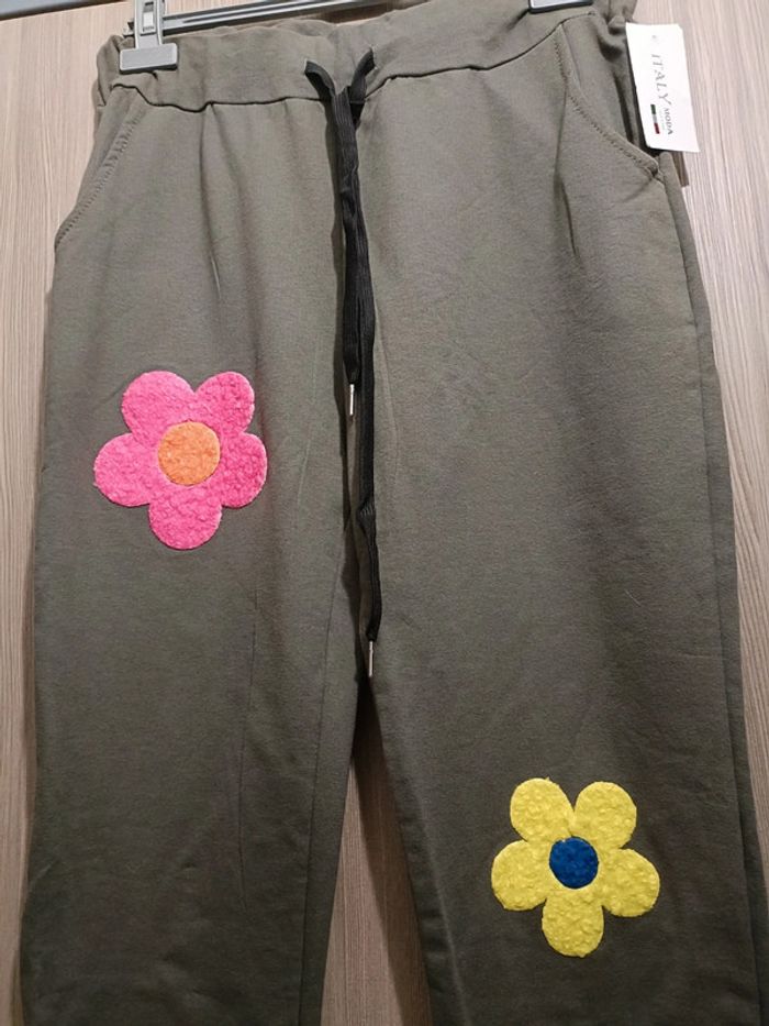 Pantalon décontracté kaki avec fleurs - photo numéro 4