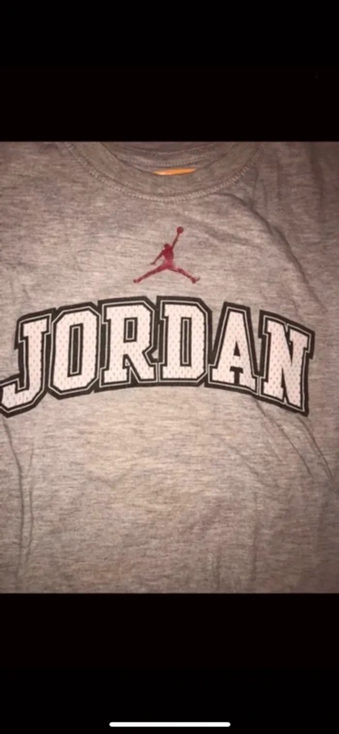 T-shirt Jordan taille 4 ans - photo numéro 2