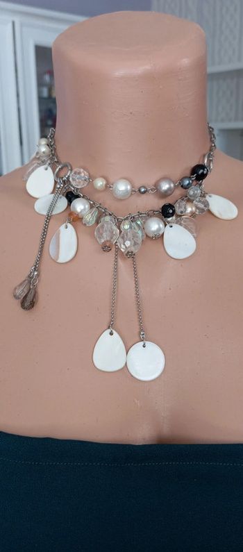 Ras du cou réglable en perles d'ormeaux et breloques