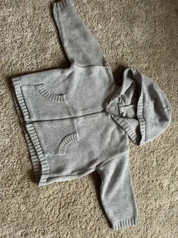 Gilet gris pour bébé