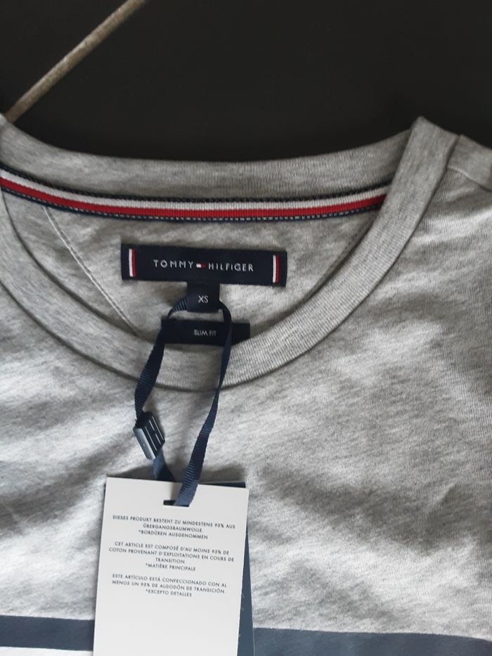 Tee-shirt  Tommy  hilfiger neuf - photo numéro 6