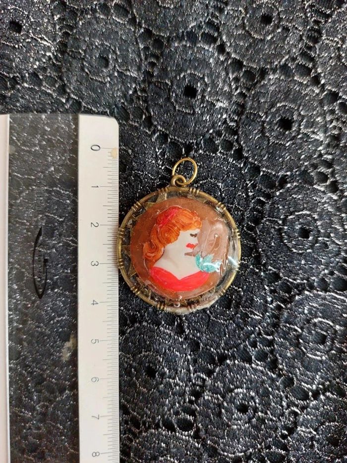 magnifique pendentif en résine avec camée vintage portrait femme - photo numéro 3