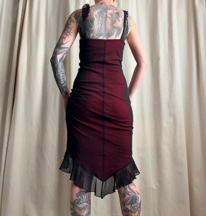 Robe asymétrique mesh volants burgundy Goth 90s vintage - Taille S - photo numéro 5
