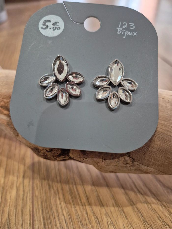 Boucles d oreilles Neuves - photo numéro 3